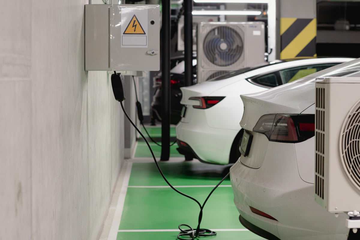 🚗 Nabíjení elektrického auta ve firmě: dnes, zítra a mobilní podpora